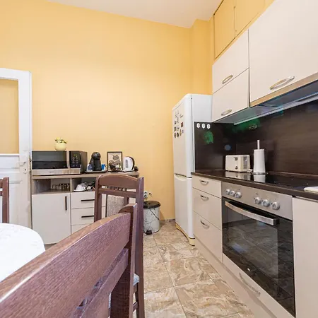 Apo - Center By Flat Manаger 바르나