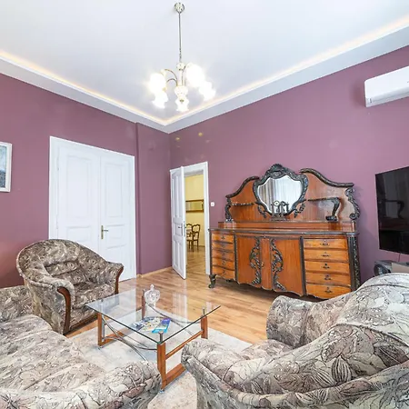 Apo - Center By Flat Manаger 바르나