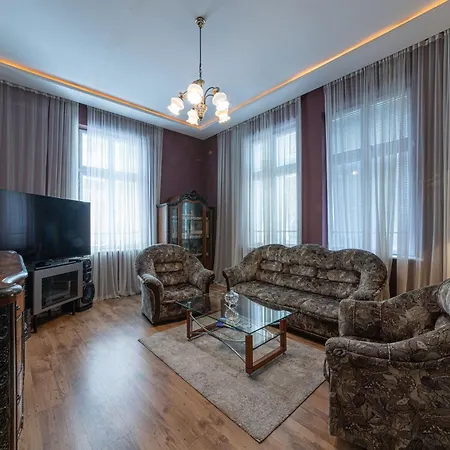 Apo - Center By Flat Manаger * 바르나