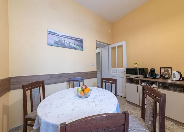 Apo - Center By Flat Manаger 바르나