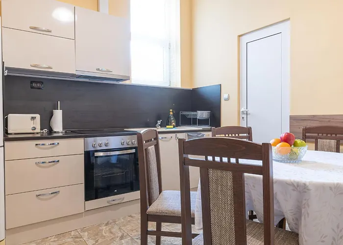 Apo - Center By Flat Manаger * 바르나