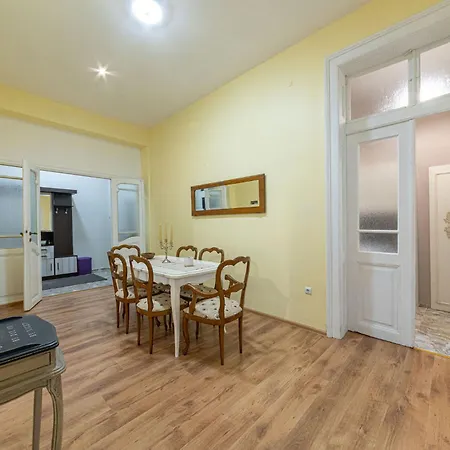 Apo - Center Apartment *