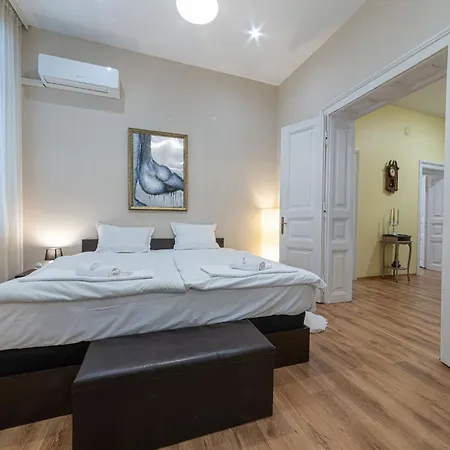 Apo - Center Apartment Varna